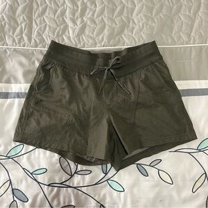 North Face hiking shorts, M